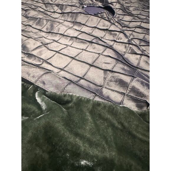 56" Luxury Velvet Silk Like Feathers Christmas Tree Skirt green Advance Concept - Picture 6 of 15